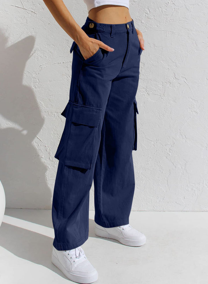 Women's cargo pants with practical side pockets and a casual cut Lune London