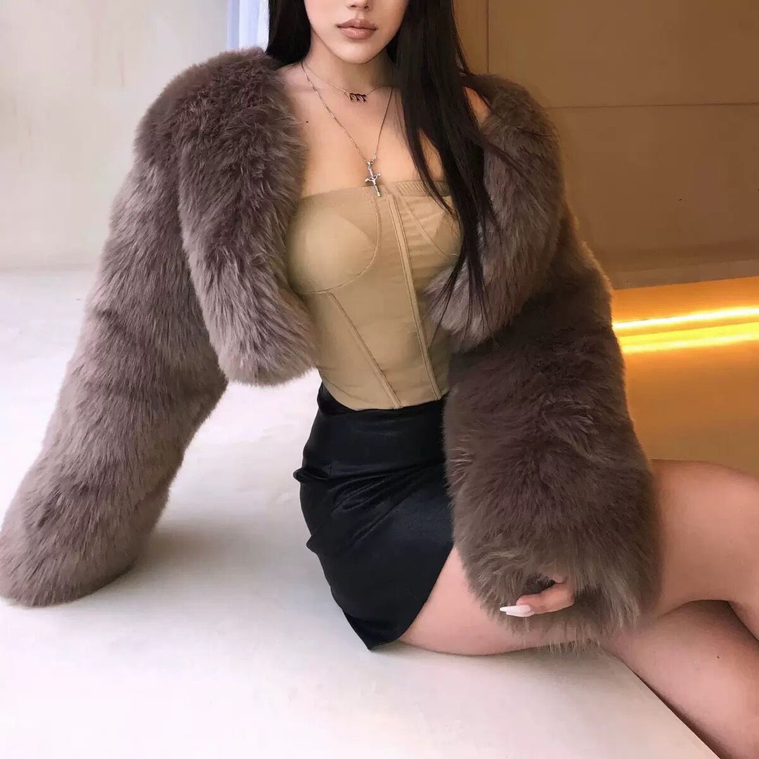 Ladies short artistic coat in faux fur with voluminous sleeves Lune London