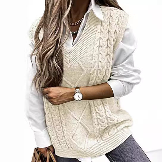 Knitted vest for women with braided design and V-neck Lune London