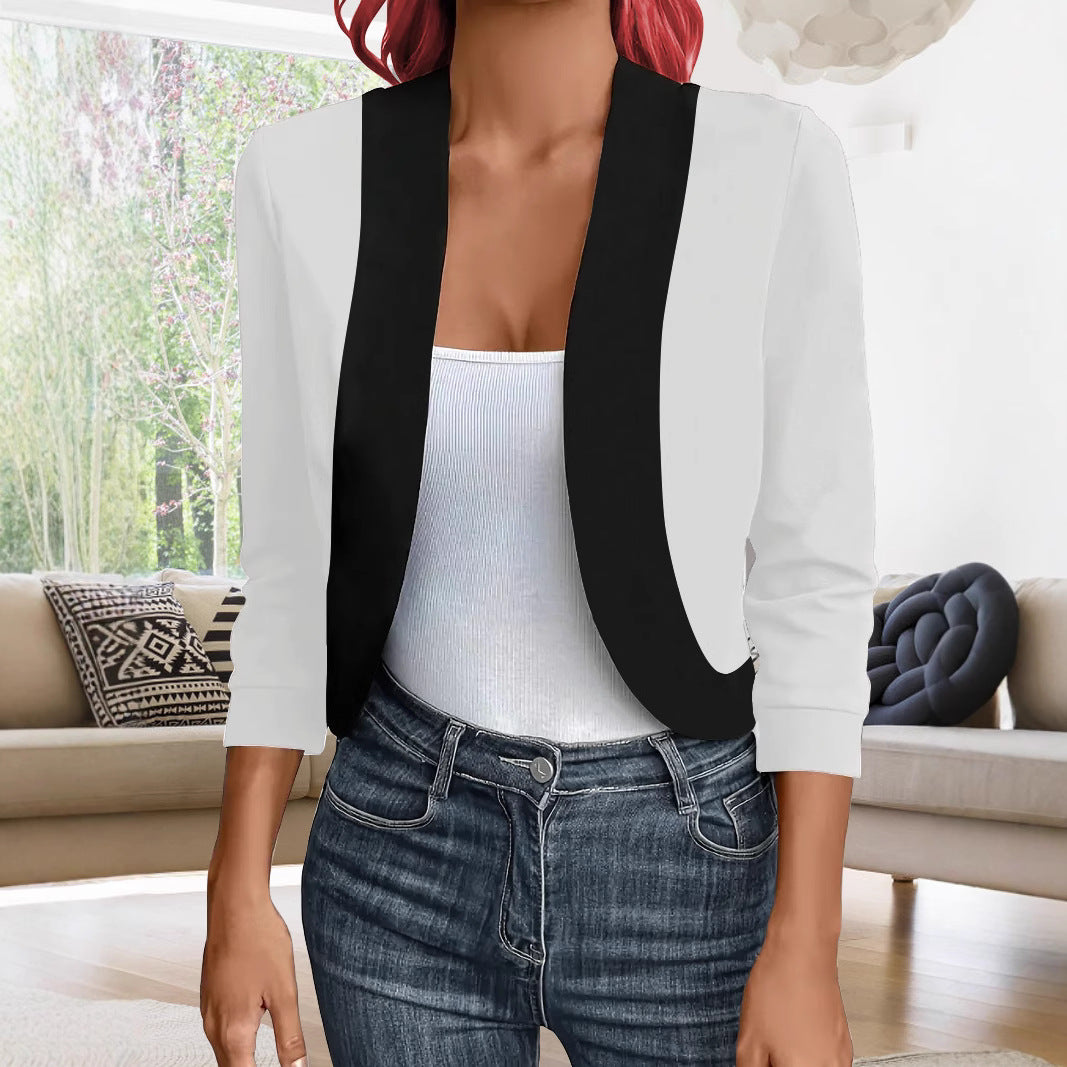 Women Elegant blazer jacket with modern cut and contrasting details Chic and Style