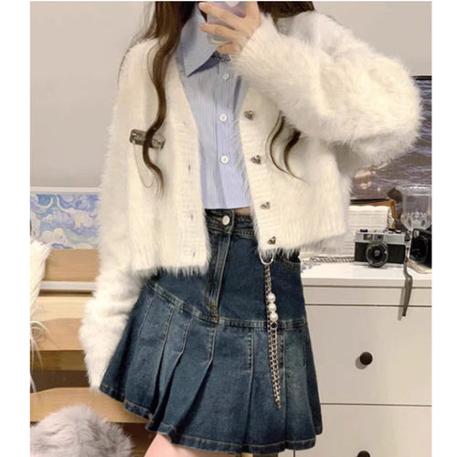 Short plush jacket for women with button design and elegant cut Lune London