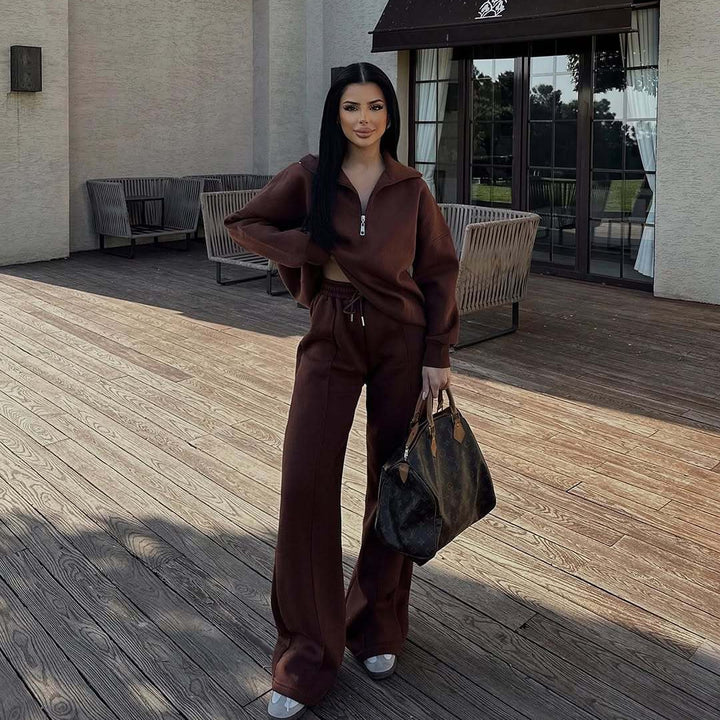 Sporty fleece loungewear set for women with high collar and zipper Lune London