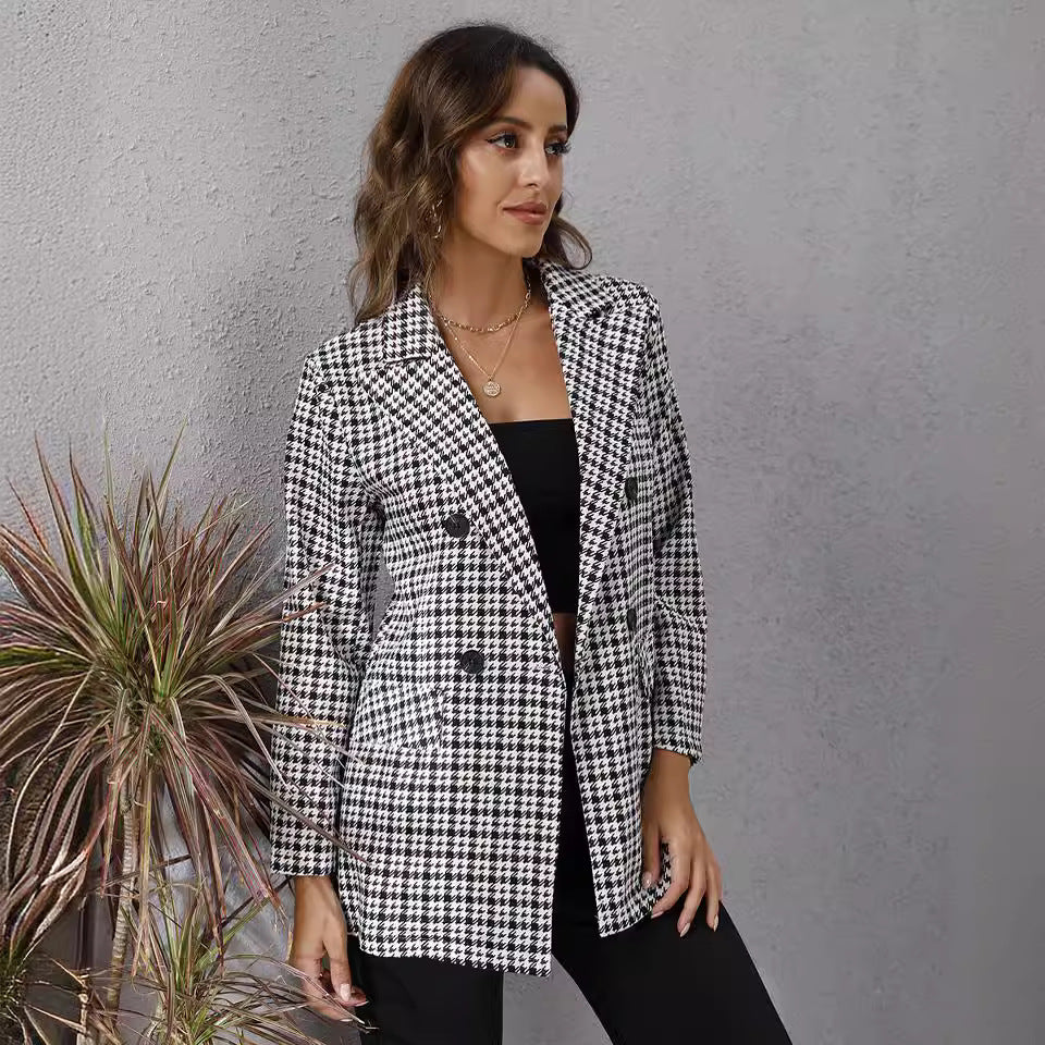 Elegant checkered blazer for women with double-breasted buttons Lune London