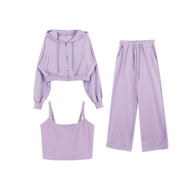 Ensemble féminin à la mode en trois pièces avec sweat à capuche court, débardeur et pantalon large Chic & Stil