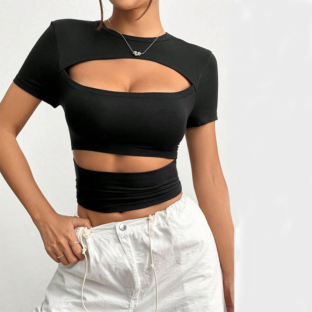 Chic & Stil women's crop top with a fashionable cut-out detail and a body-hugging fit