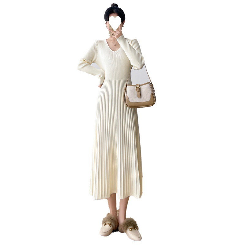 Robe maxi femme avec texture côtelée et élégant col V Chic & Stil
