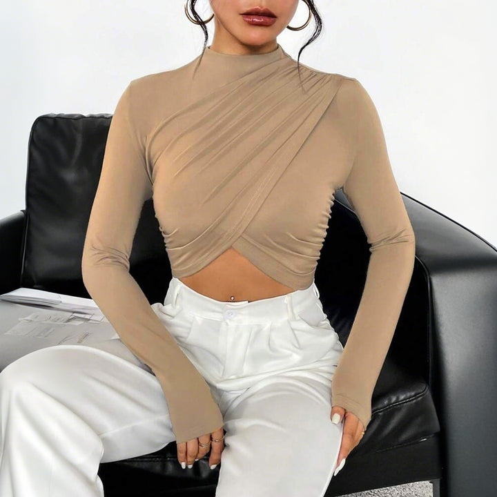Femme haut court à manches longues avec drapé asymétrique et col montant élégant Chic & Stil