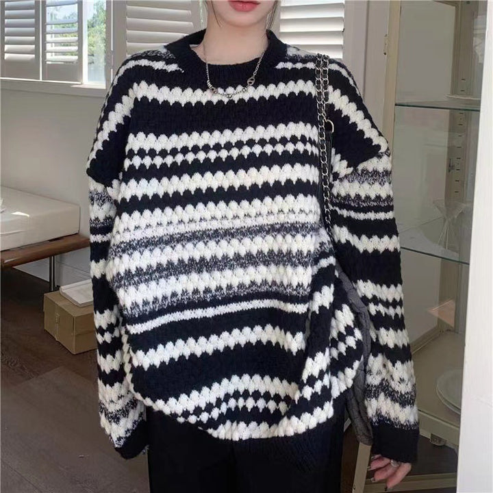 Knitted patterned sweater for women with textured fabric and relaxed fit Lune London