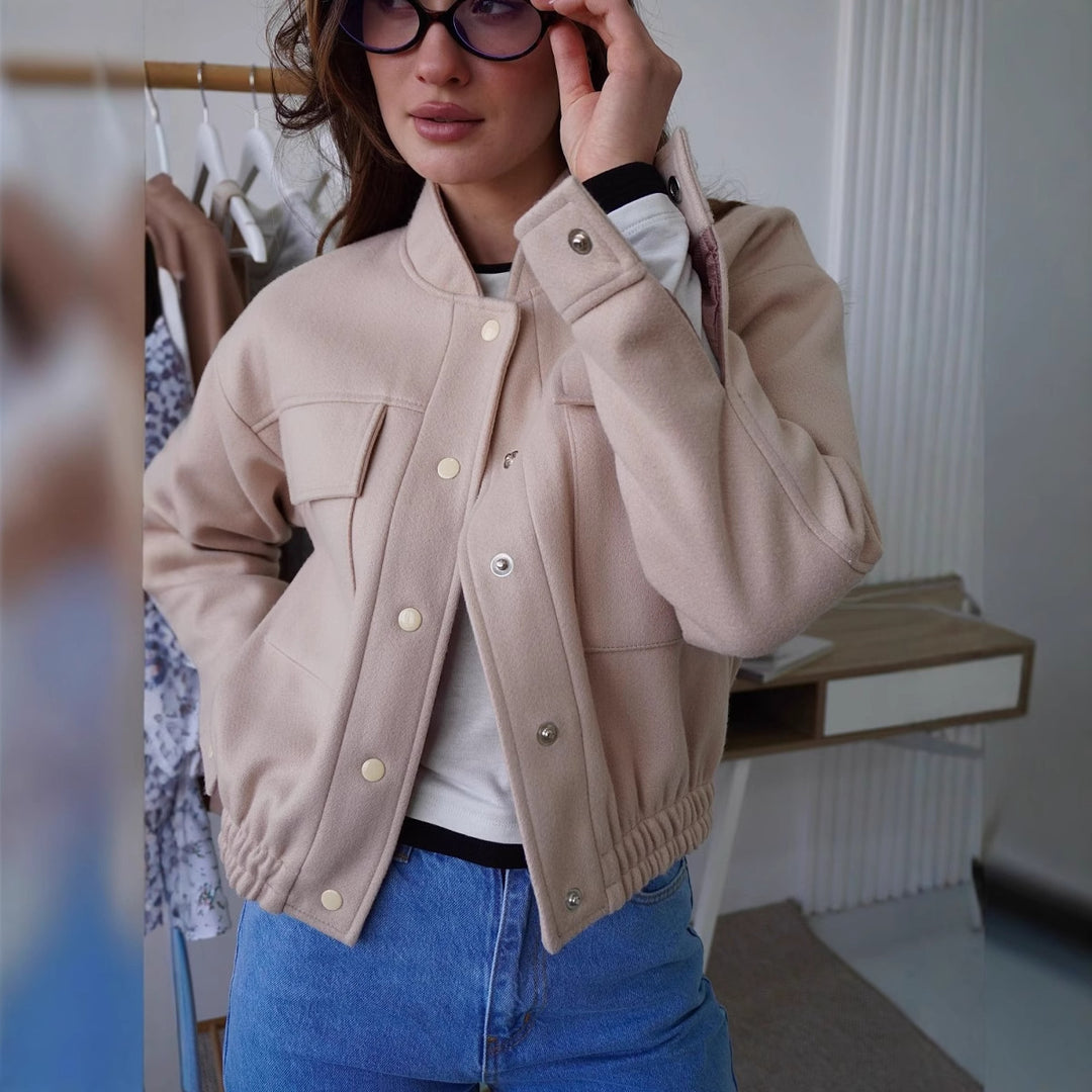 Trendy short jacket for ladies with practical pockets and cool collar Lune London