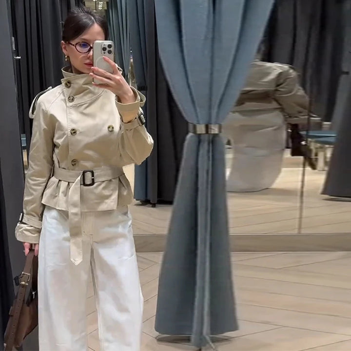 Manteau trench court féminin à la mode avec double rangée de boutons et ceinture Chic & Stil