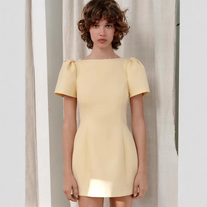 Women Short Evening Dress with Puff Sleeves and Figure-Hugging Cut