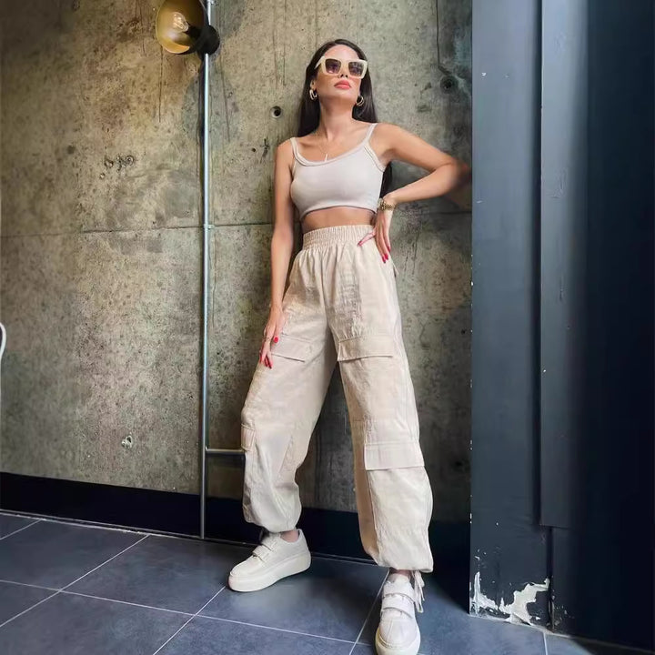 High-waisted elastic cargo pants for women with practical pockets Lune London