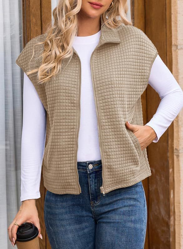 Quilted vest for women with practical zipper and side pockets Lune London