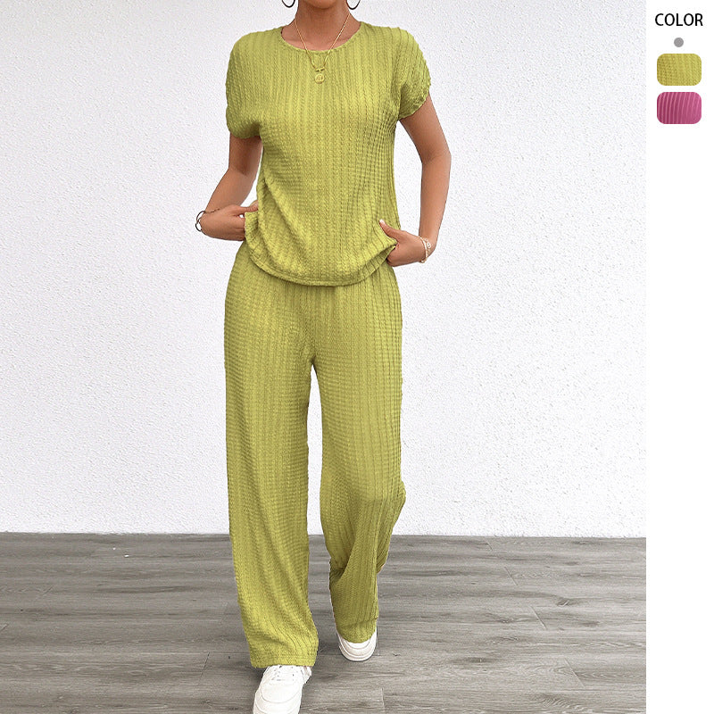 Comfortable loungewear set for women with stylish expandable details Chic & Stil