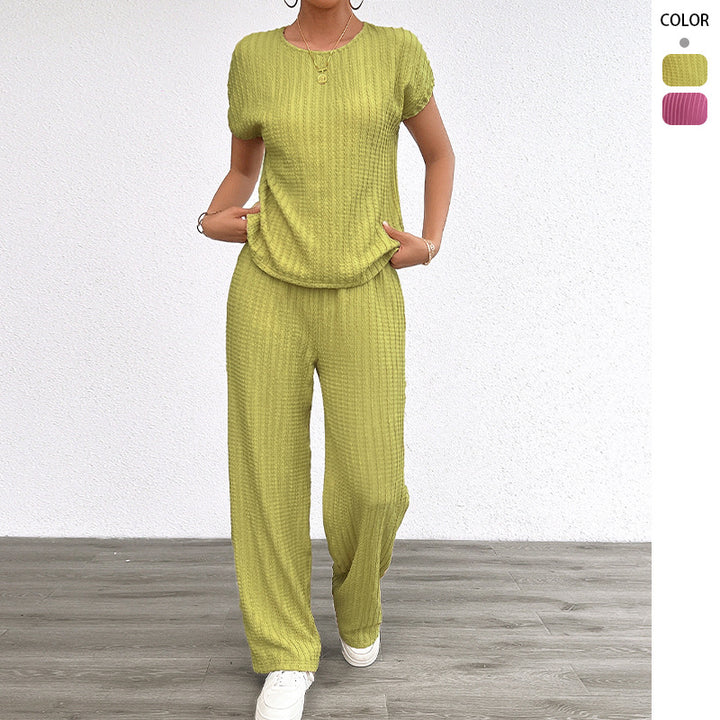 Comfortable loungewear set for women with stylish expandable details Chic & Stil