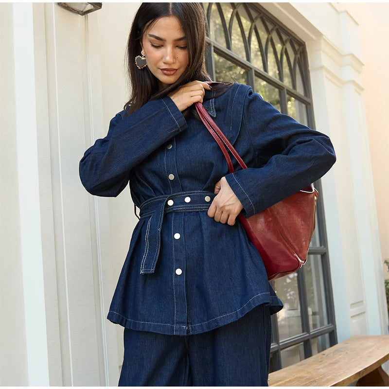 Veste en denim pour femmes avec ceinture à la taille Chic & Stil