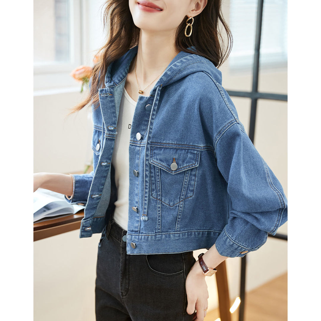 Veste courte en jeans à la mode pour femmes avec capuche et poches pratiques Chic & Stil
