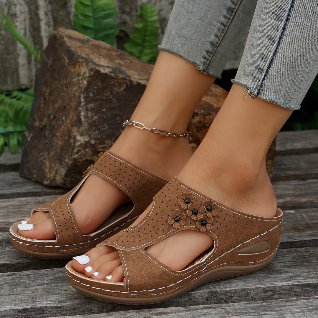Comfortable sandals for women with floral decoration and breathable material upper Lune London