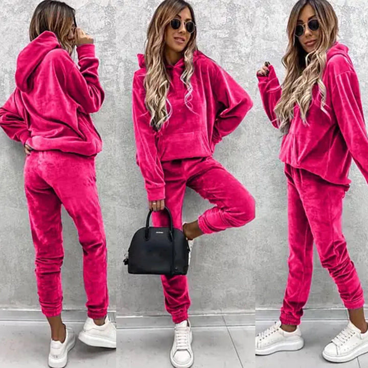 Women's cozy velvet jogging suit with hood and elastic waistband Chic & Stil