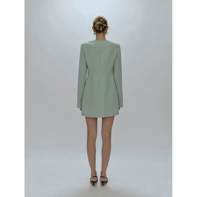 Blazer élégant pour femmes avec patte de boutonnage et silhouette minimaliste Chic & Stil
