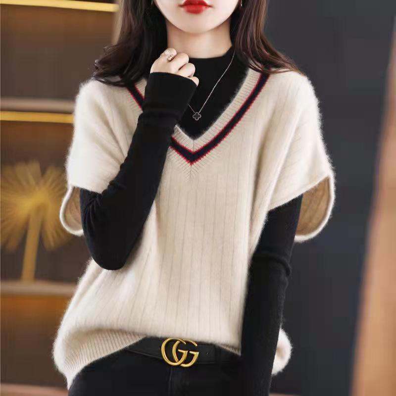 Knitted top for women with V-neck and sporty pattern Lune London