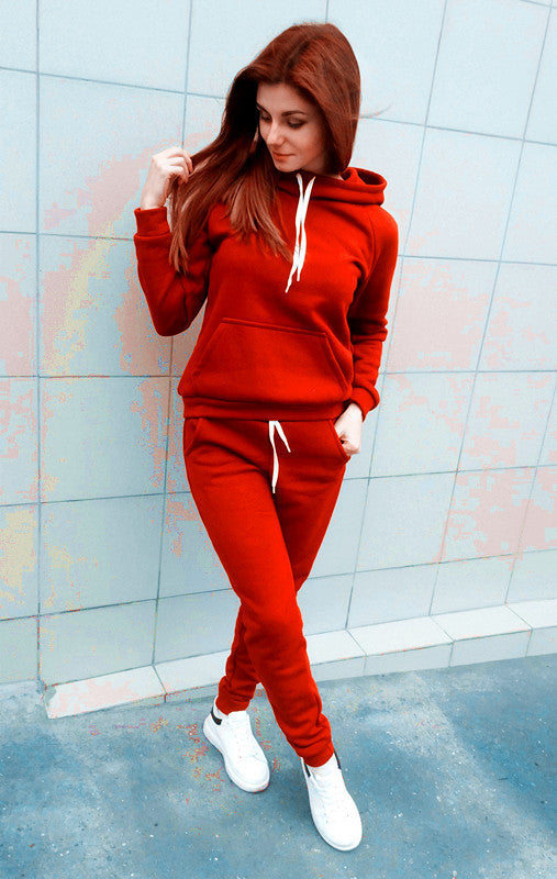 Women's sports set with a casual cut and practical pockets Lune London