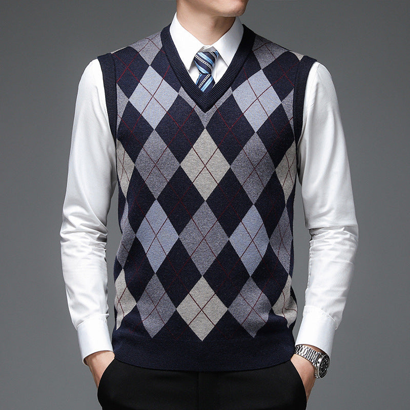 Men's V-Neck Knitted Sweater with Diamond Pattern Lune London
