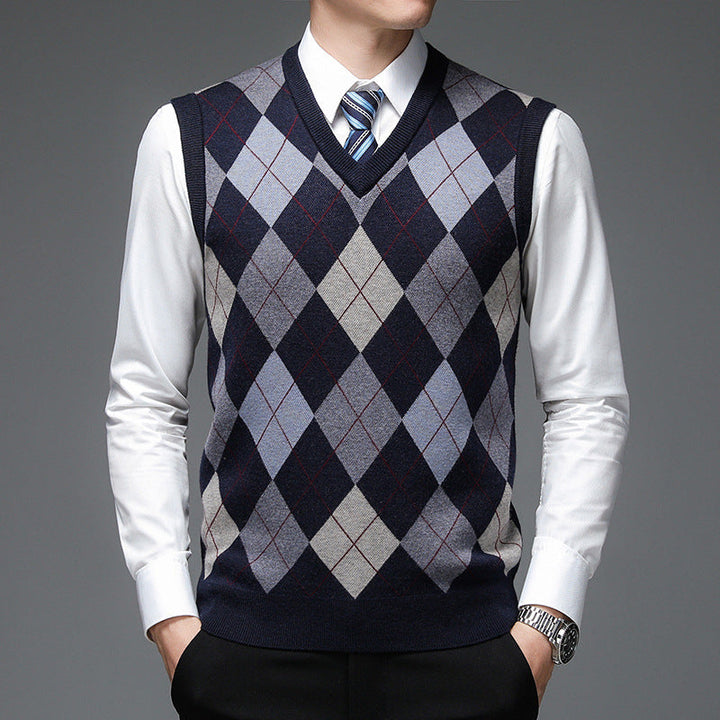 Men's V-Neck Knitted Sweater with Diamond Pattern Lune London