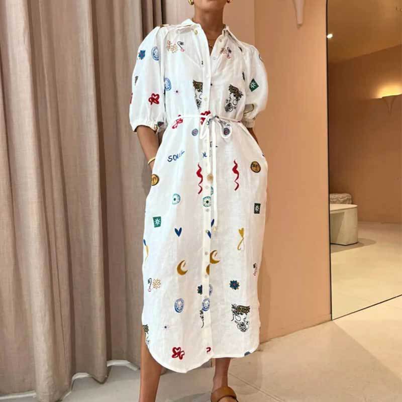 Robe d'été pour femme avec design d'embroidery coloré Chic & Stil