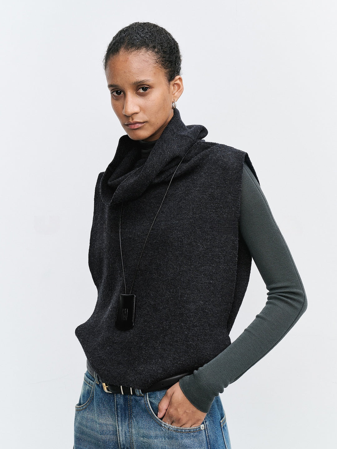 Gilet tricoté décontracté pour femmes avec col roulé Chic & Stil