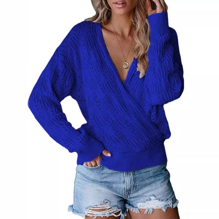 Sweater and cardigan for plus size women with V-neck and ribbed cuffs Lune London