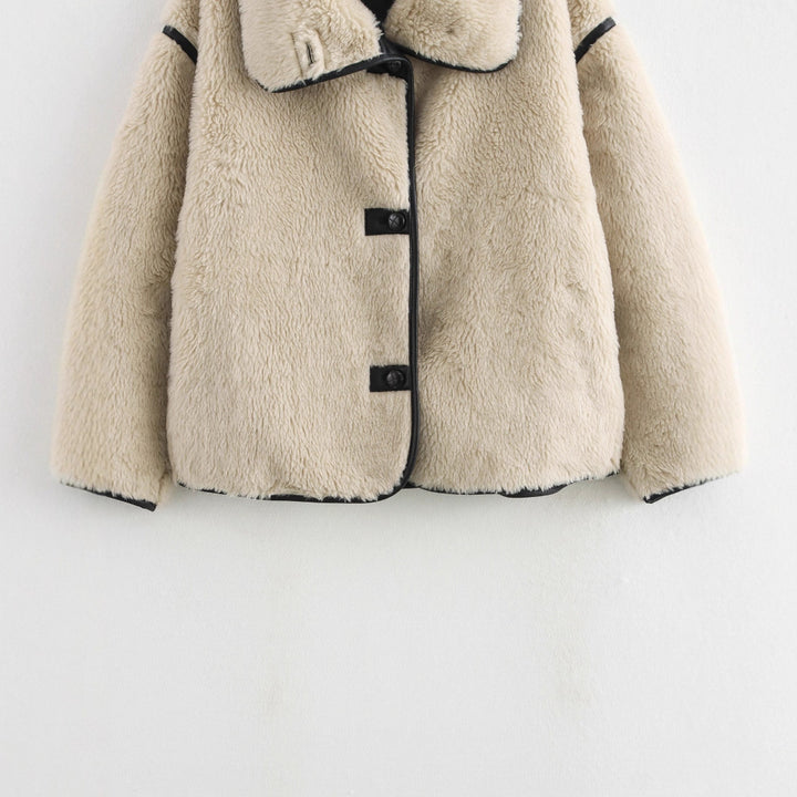Ladies teddy coat with modern cut and large pockets Lune London