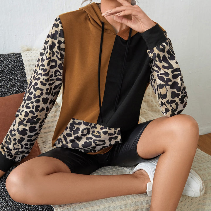 Women's hoodie with a striking leopard print and a chic color block design