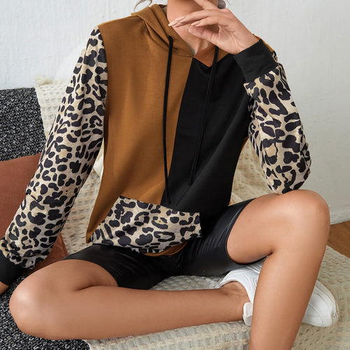 Women's hoodie with a striking leopard print and a chic color block design