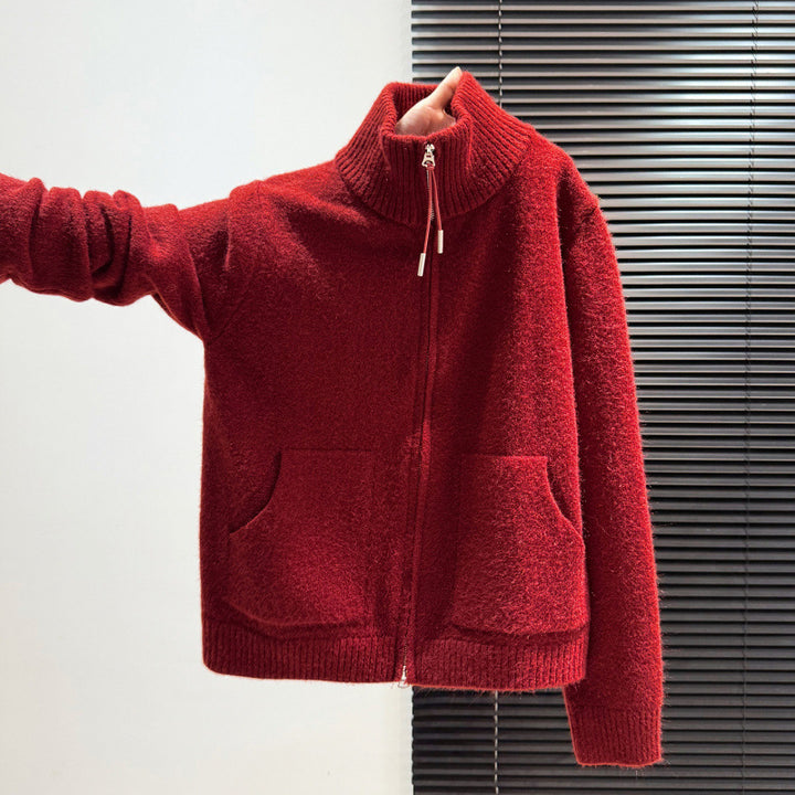 Cardigan thermique pour femmes avec col haut et deux poches pratiques.