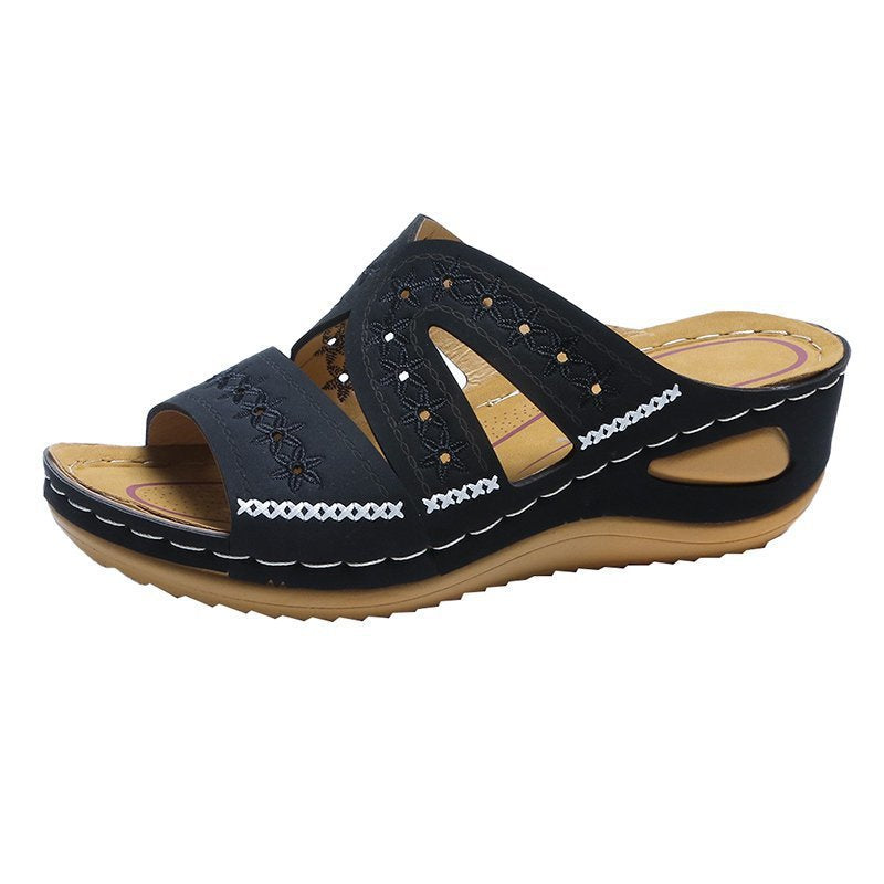 Comfortable strap sandals for women with floral design and adjacent openings Lune London