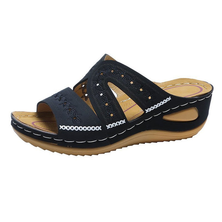 Comfortable strap sandals for women with floral design and adjacent openings Lune London
