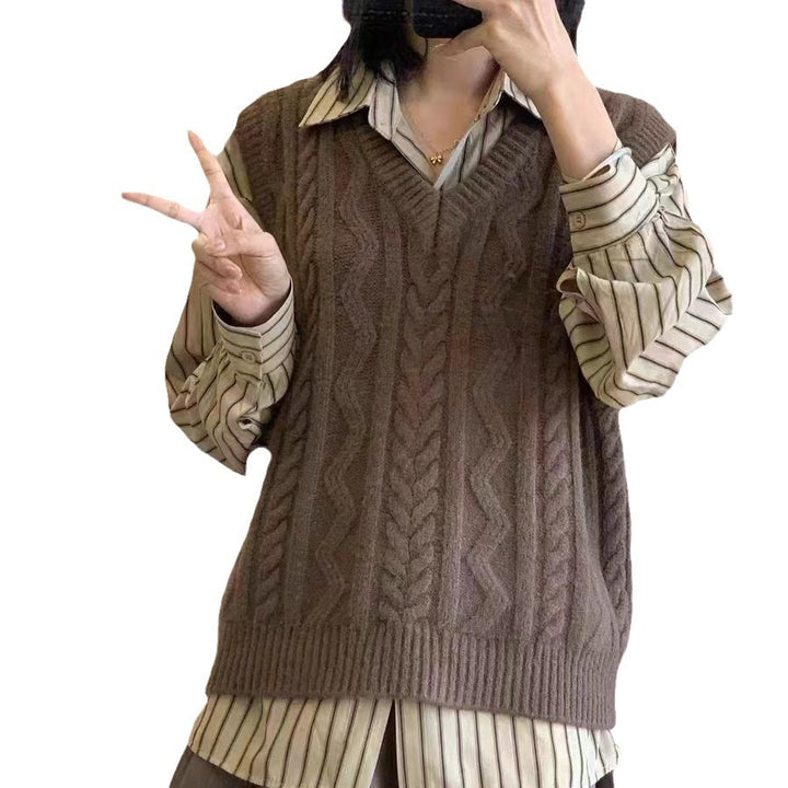 Ladies chunky knit cardigan with V-neck and twisted pattern Lune London