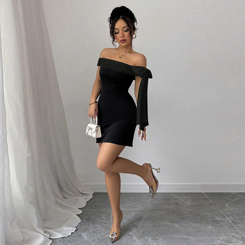 Robe mini femme avec design décolleté et fermeture élégante en nœud Chic & Stil