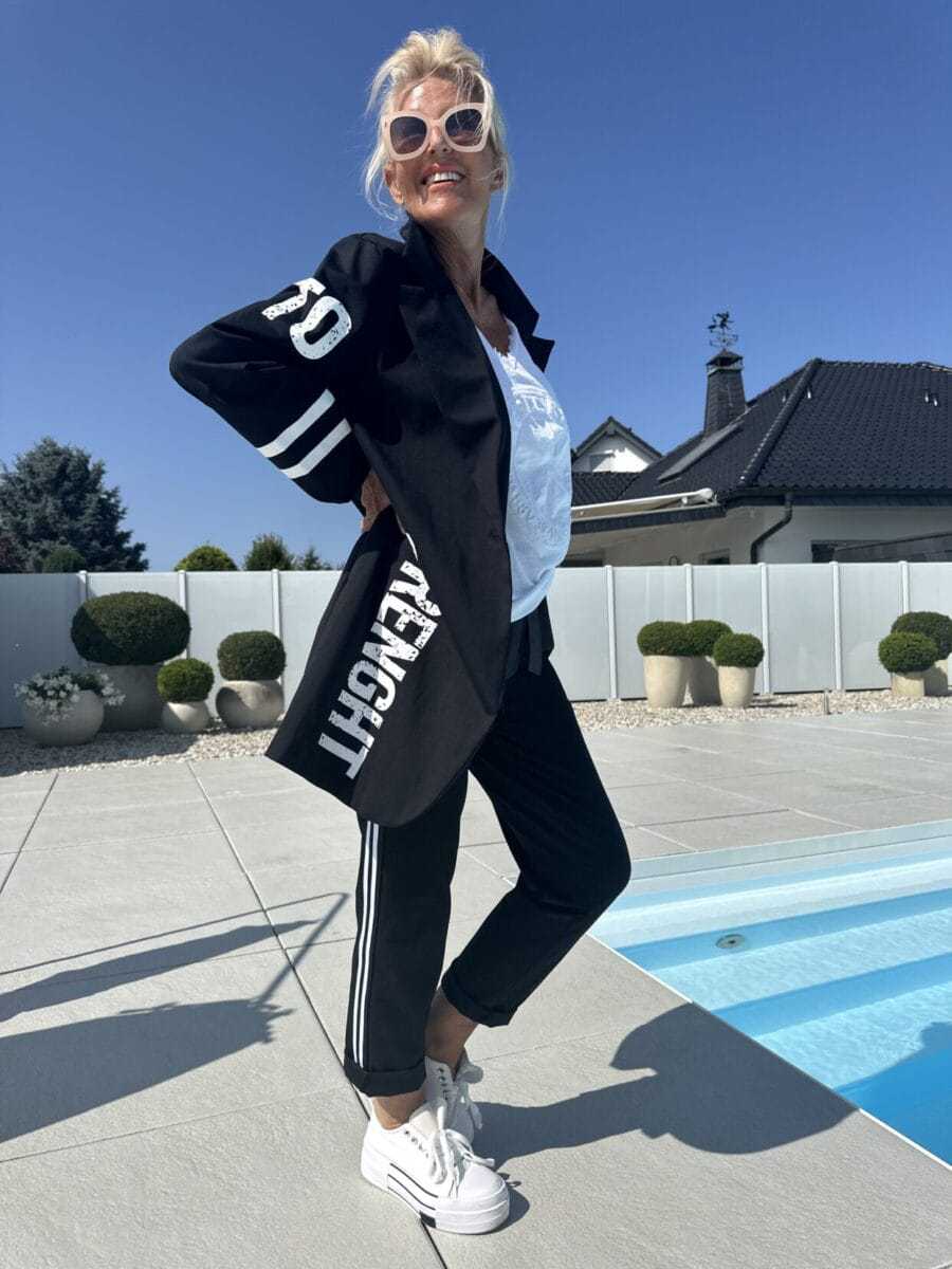 Manteau trench décontracté pour femmes avec des rayures à la mode et une lettre stylée Chic & Stil