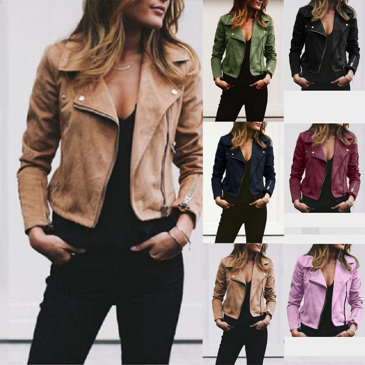 Veste de biker pour femmes avec une coupe moderne et un matériau extérieur lisse Chic & Stil