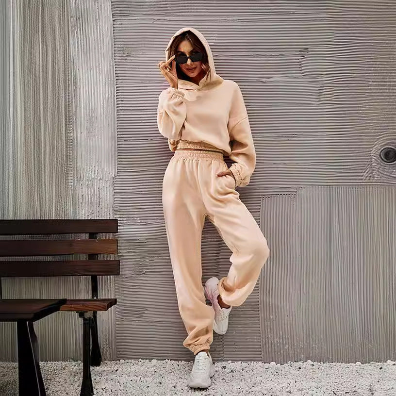 Comfortable women's sweatpants with hood and gathers Lune London