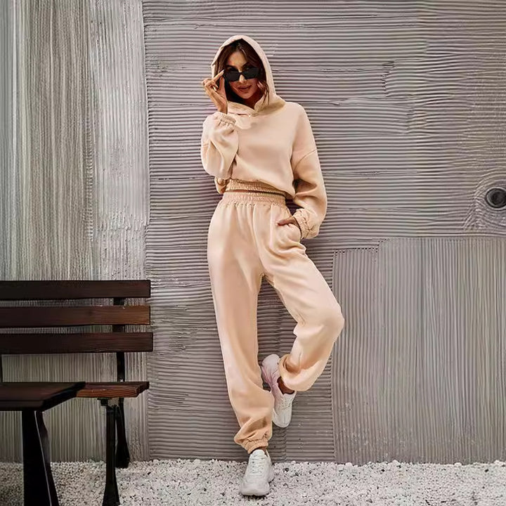Comfortable women's sweatpants with hood and gathers Lune London