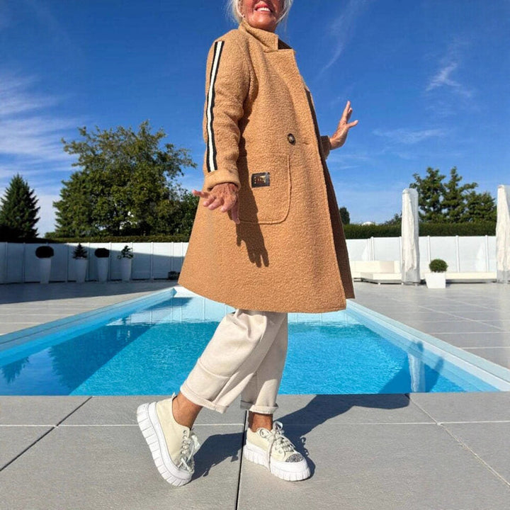 Women elegant teddy coat with two pockets and sporty stripes Lune London