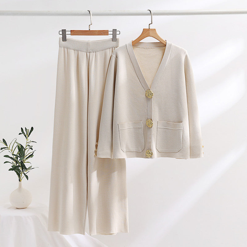 Elegant knitted lounge set for ladies with wide legs and beautiful buttons Lune London