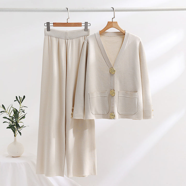 Elegant knitted lounge set for ladies with wide legs and beautiful buttons Lune London