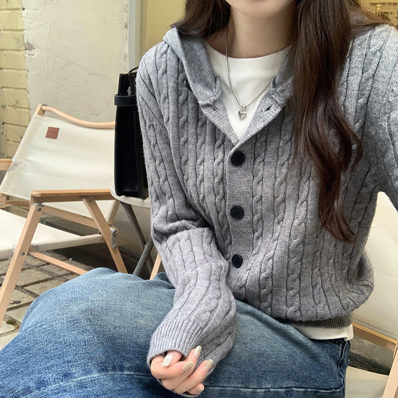 Gilet pour femmes avec capuche et détail de bouton Chic & Stil