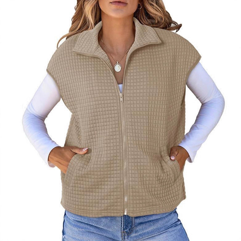 Quilted vest for women with practical zipper and side pockets Lune London