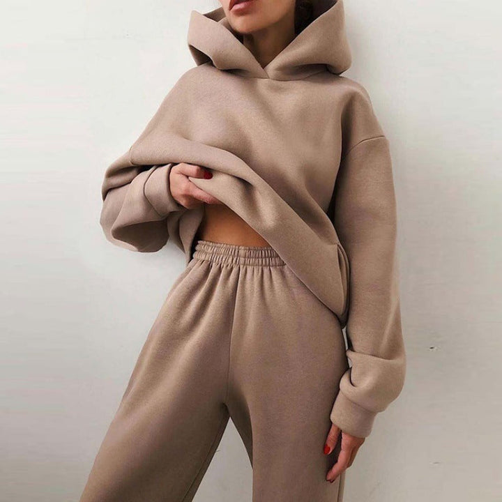 Women's sporty loungewear set with oversized hoodie and comfortable jogger pants Lune London