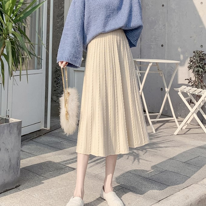 Pleated skirt for women in soft material with elastic waistband Lune London